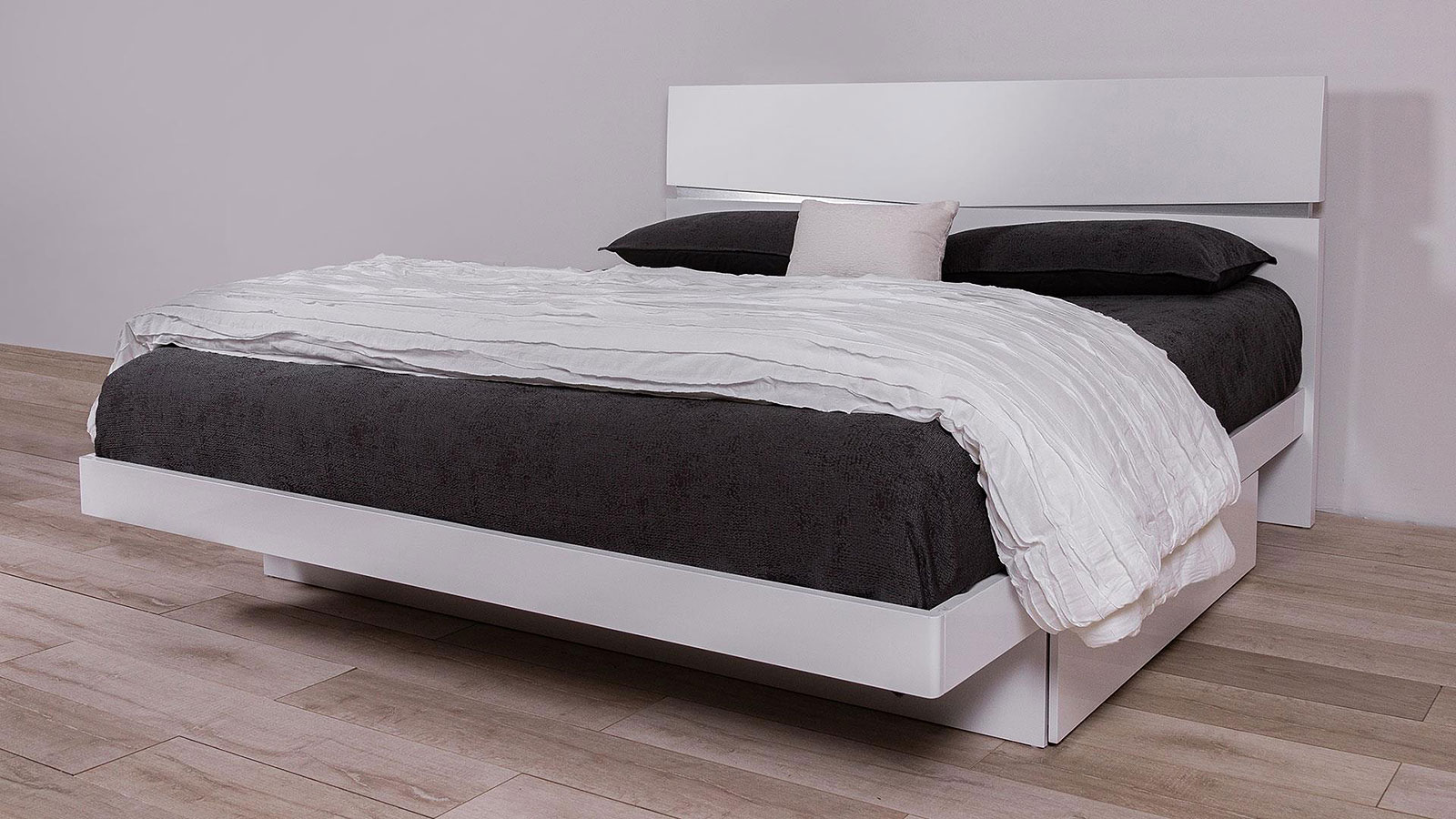 Aurora White Platform Bed by Global Furniture FurniturePick