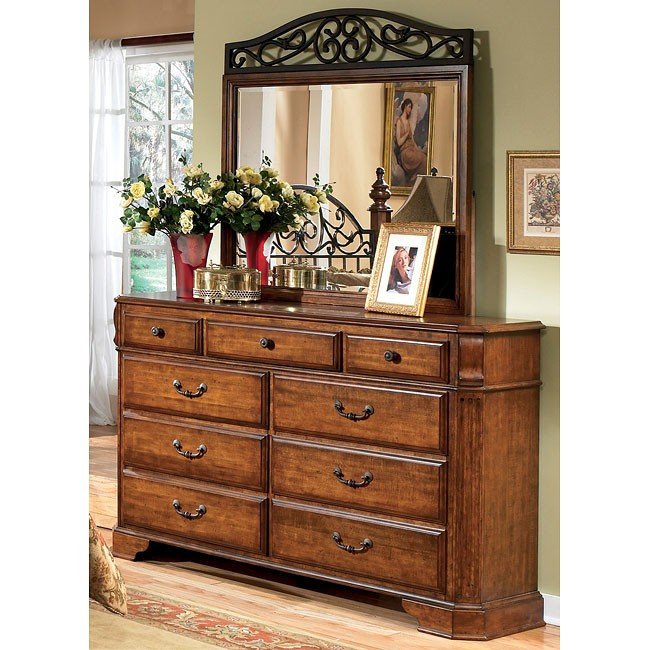 Wyatt Poster Bedroom Set Signature Design by Ashley Furniture