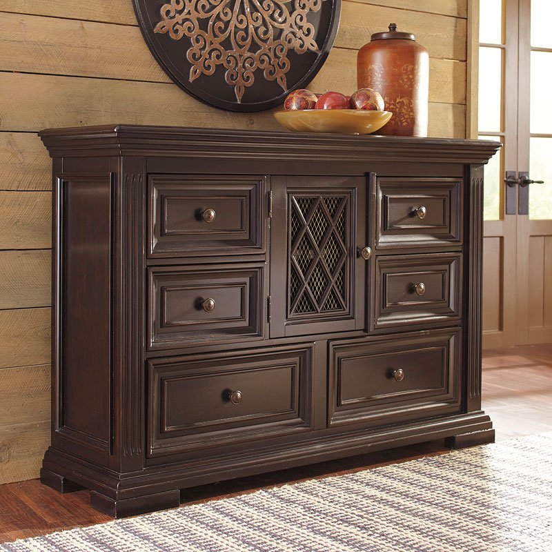 Willenburg Panel Bedroom Set by Signature Design by Ashley FurniturePick