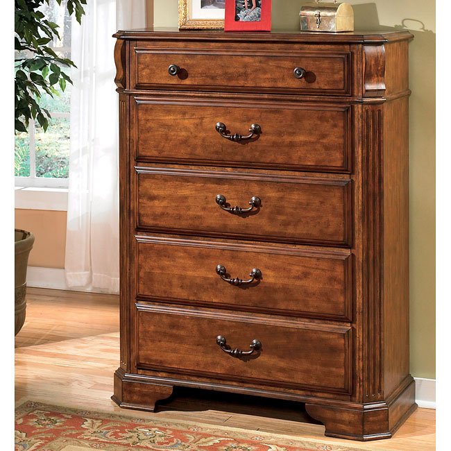 Wyatt Poster Bedroom Set By Signature Design Ashley Furniturepick Wyatt Chest By Signature Design Ashley